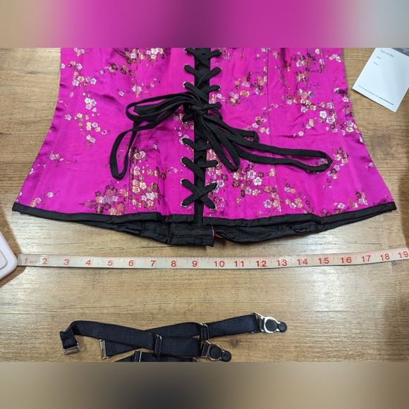 Corset - Picture 4 of 5